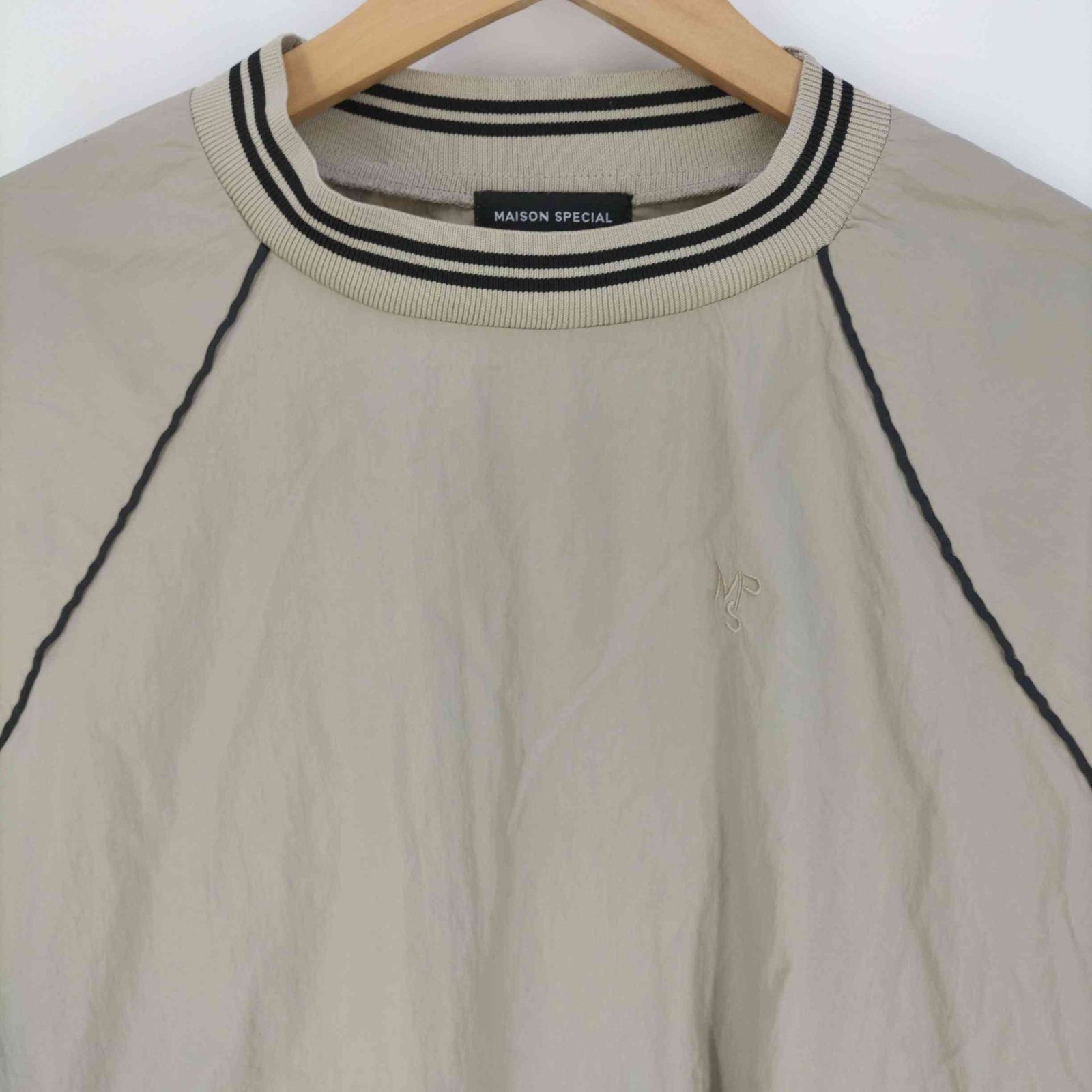 メゾンスペシャル カラーパイピングナイロントップ グレー MAISON SPECIAL（メゾンスペシャル）の「Color Piping Nylon Top