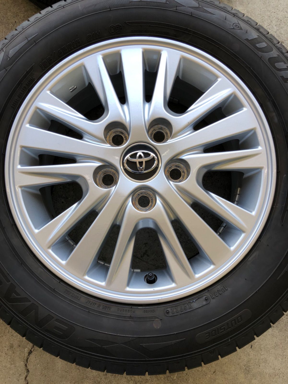 トヨタ ヴォクシー60系前期 純正アルミ195/65R15 タイヤ4本セット トヨタ ヴォクシー60系前期 純正アルミ195/65R15 タイヤ4本