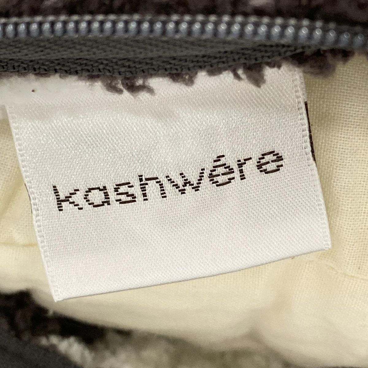 KASHWERE(カシウエア) 小物美品 - 白×ダークグレー クッション