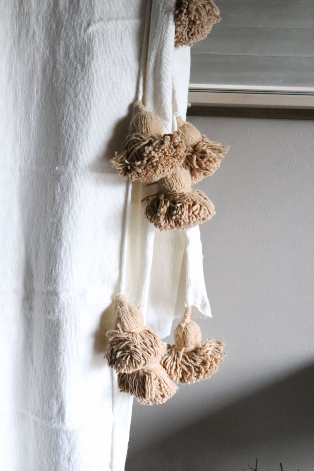 モロッコ直輸入 ポンポンブランケット 綿100% 白×キャメル：モロッコ