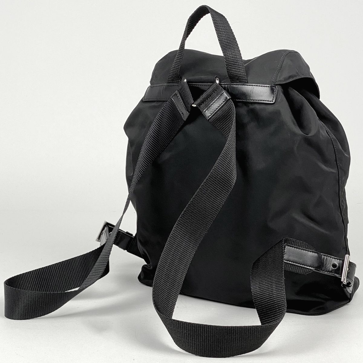 プラダ PRADA ロゴプレート リュックサック バックパック デイパック リュック ナイロン ネロ ブラック レディース