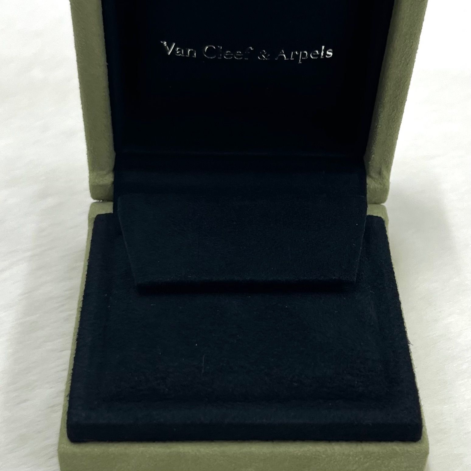 【美品】Van Cleef & Arpels、ポーチ、リボン付き　空箱 Van Cleef & Arpels ギフトボックス 空箱 - メルカリ