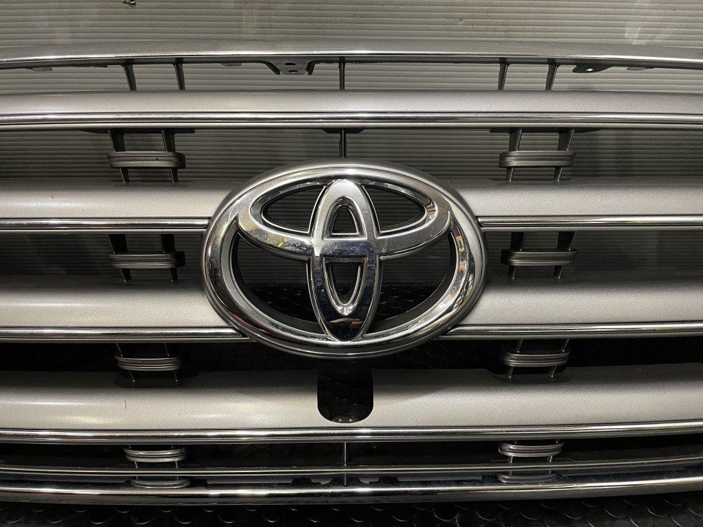 TOYOTA トヨタ ランクル200 後期 純正フロントグリル フロント