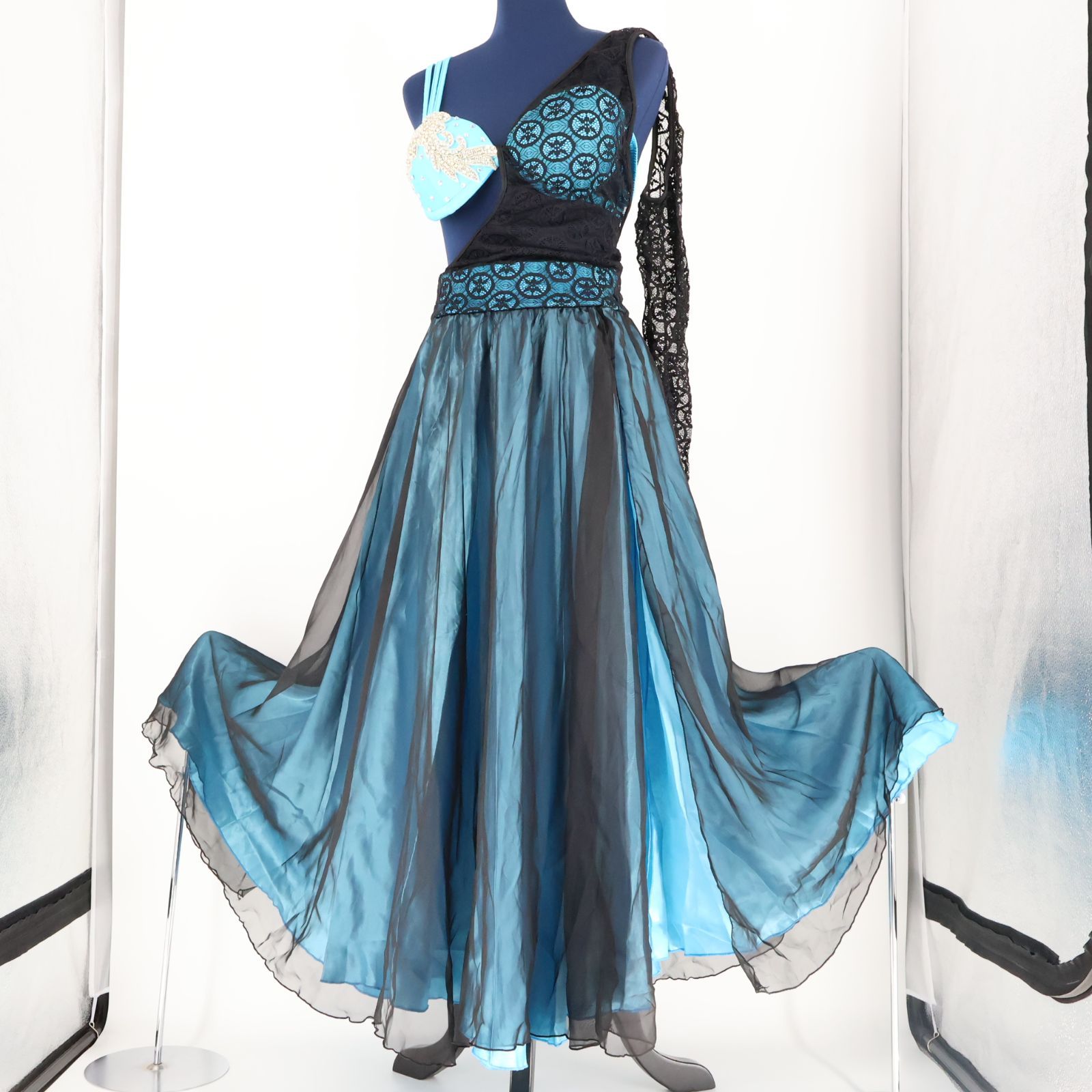 ベリーダンス オリエンタル 衣装 上下セット 水色 シルバー ビーズ