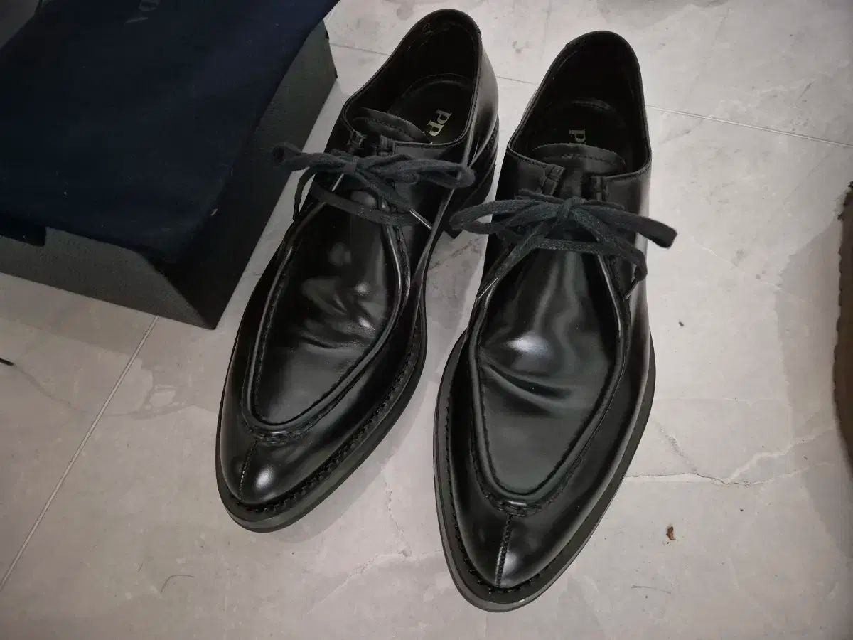 PRADA プラダ テラコッタ 黒 靴
