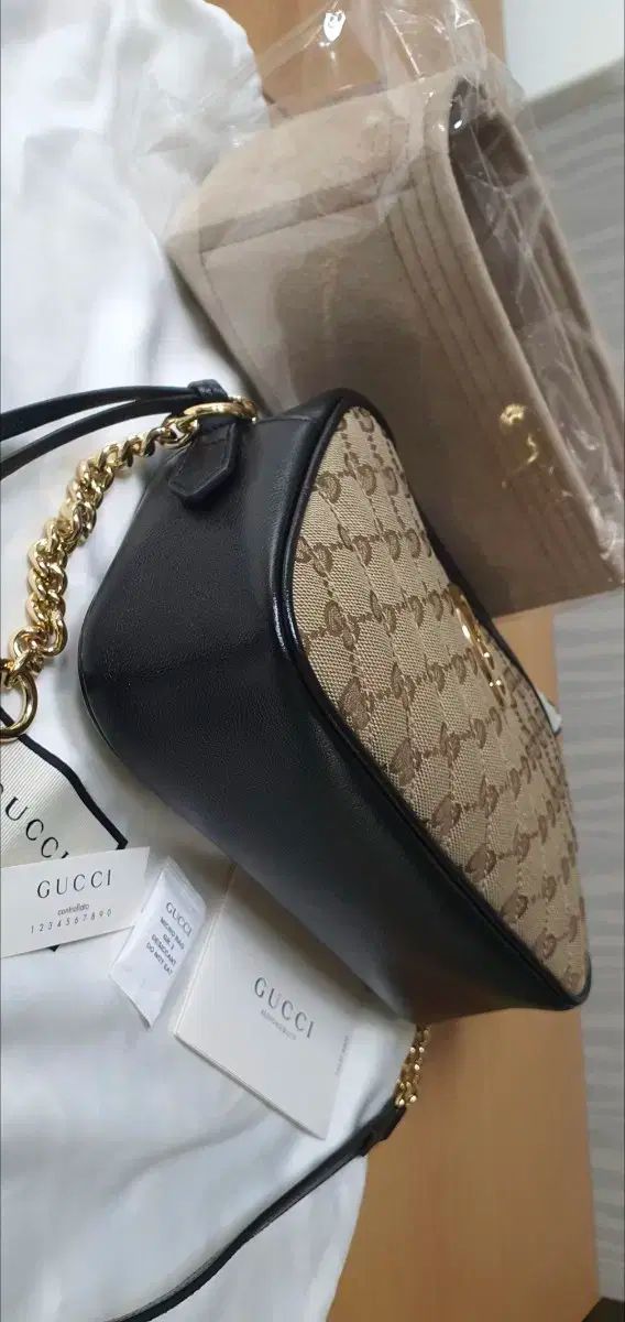 グッチ