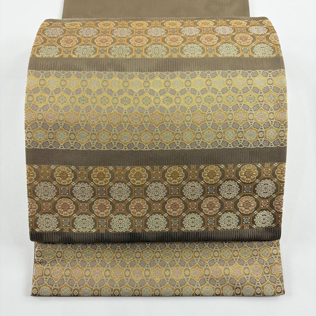 袋帯 美品 名品 箔屋清兵衛 落款 悠久の美 段縞 蜀江文 箔 灰茶 お太鼓柄 正絹 【】