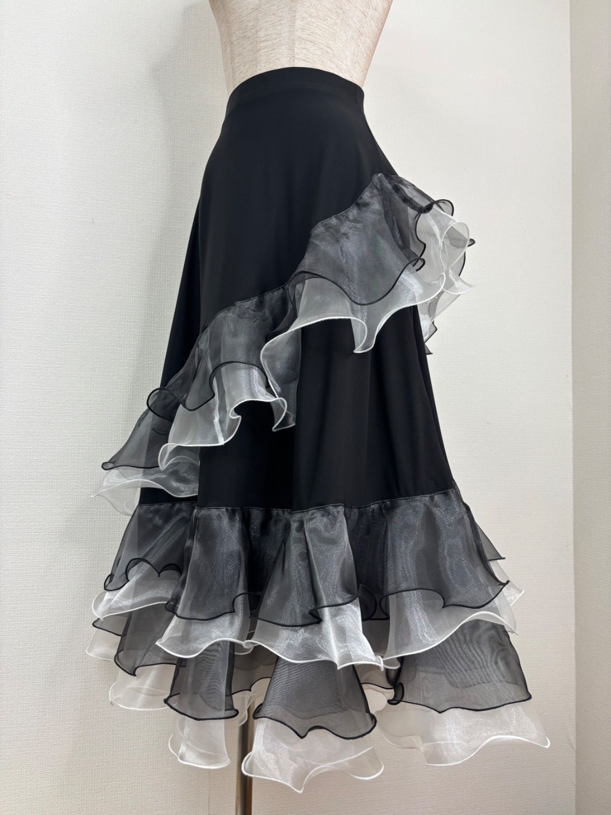 新品》社交ダンス ブラック×ホワイト オーガンジーフリル セットアップ