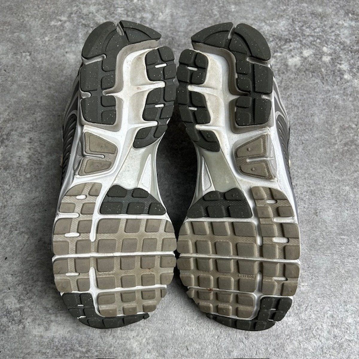 NIKE ナイキ FD0791-012 グレー ナイキ ズームボメロ5 アイアンオール