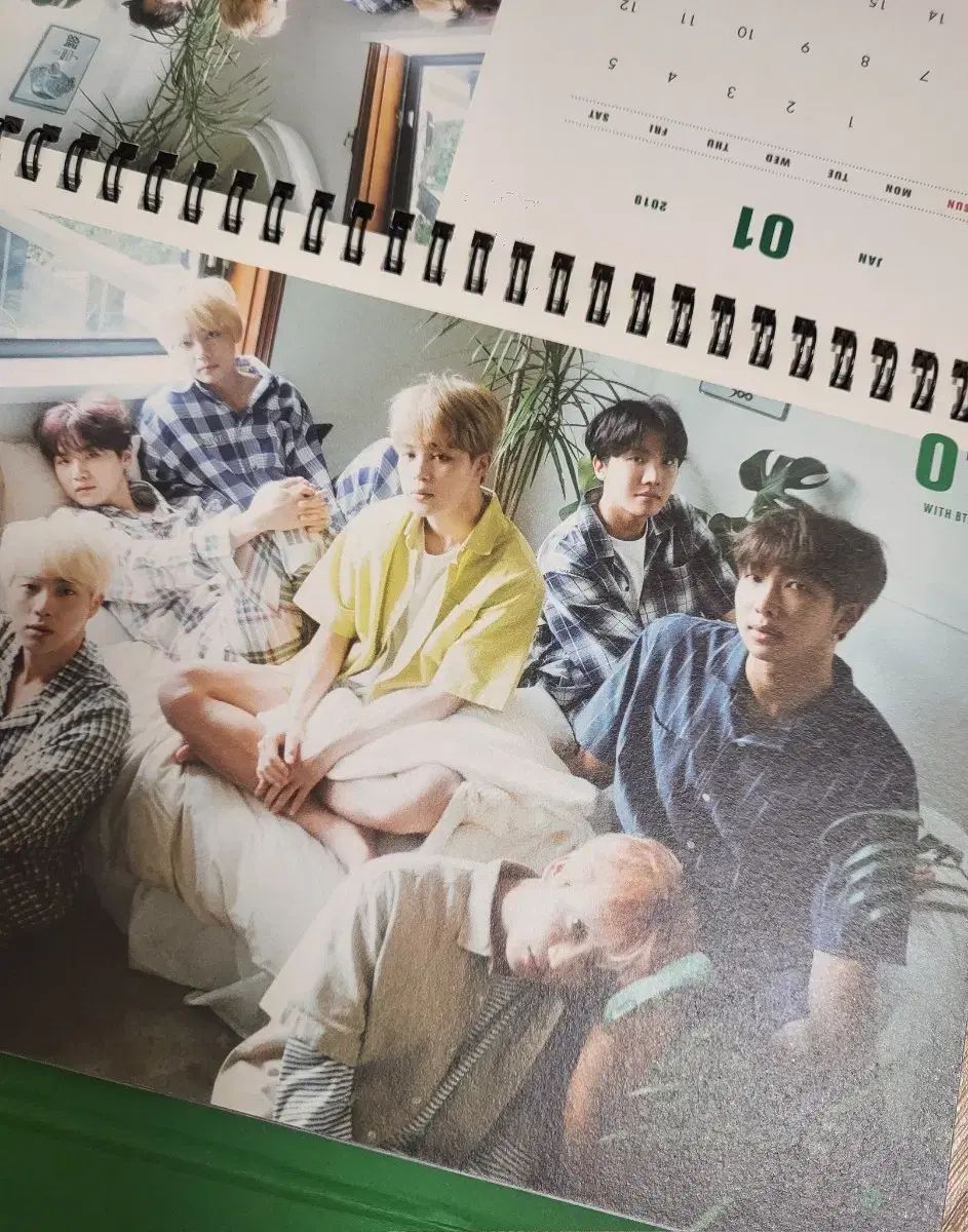 防弾少年団(BTS) - BTS 2019 シーグリ シーズングリーティング Amazon.com : BTS 2019 Season's Greetings : Office Products
