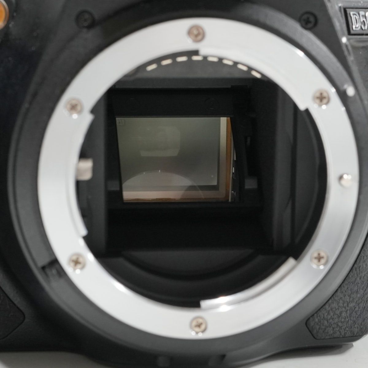 Nikon D5600 ボディ USED超美品 デジタル一眼レフカメラ APS-C Wi-Fi  