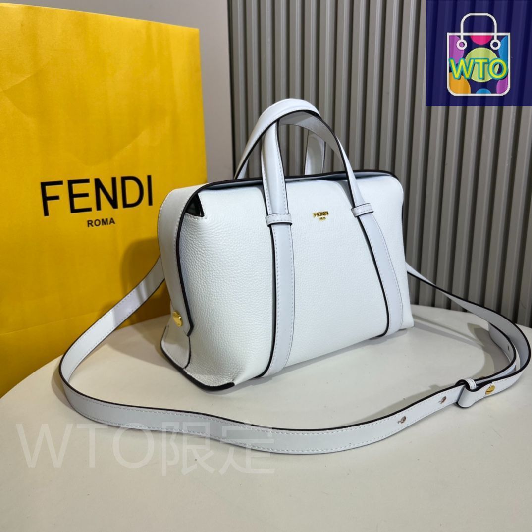 FENDIショルダーバッグ、リュックサック、手首バッグ、ポーチ