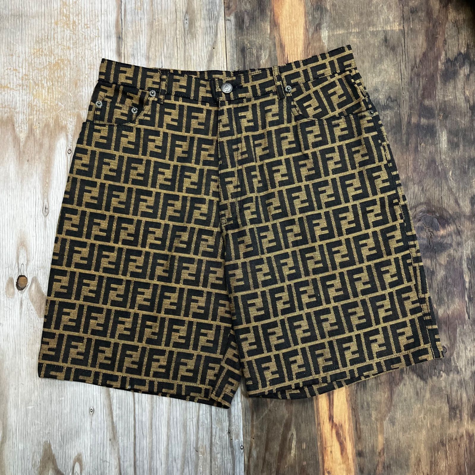 FENDI ズッカ柄 ショートパンツ ヴィンテージ FENDI（ショートパンツ）のフリマアイテム一覧