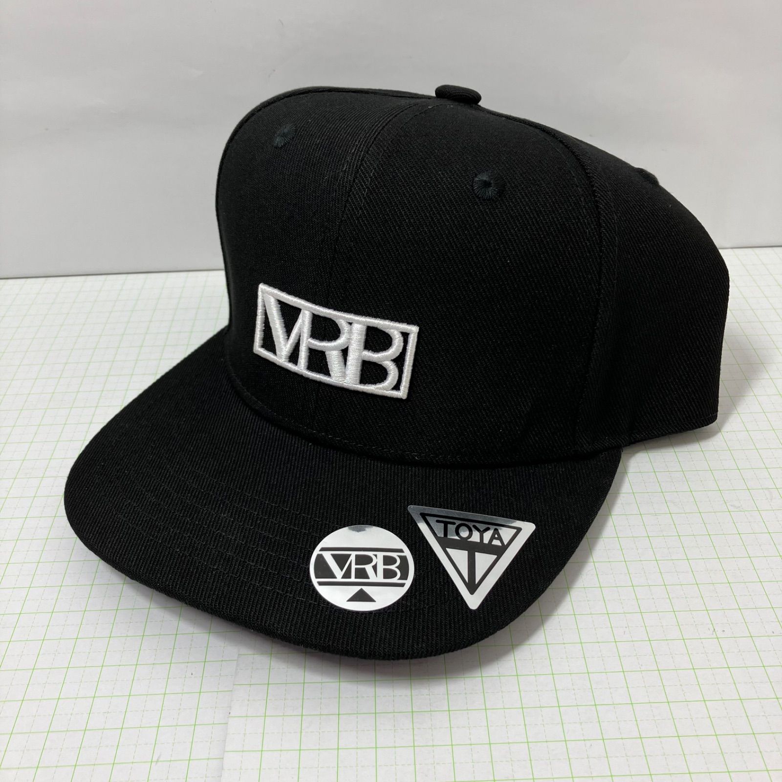 剣持刀也　キャップ　100万人記念グッズ 剣持刀也（VTuberグループ「にじさんじ」所属）の登録者100万人を記念