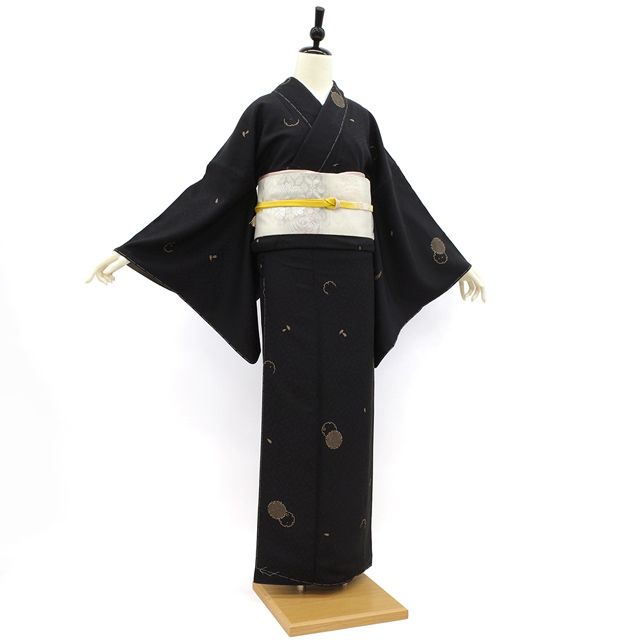 新古品】 小紋 着物 正絹 袷 中村玉緒 監修 黒地 雪輪 桜 地紋 新古品】 小紋 着物 正絹 袷 中村玉緒 監修 黒地 雪輪 桜 地紋