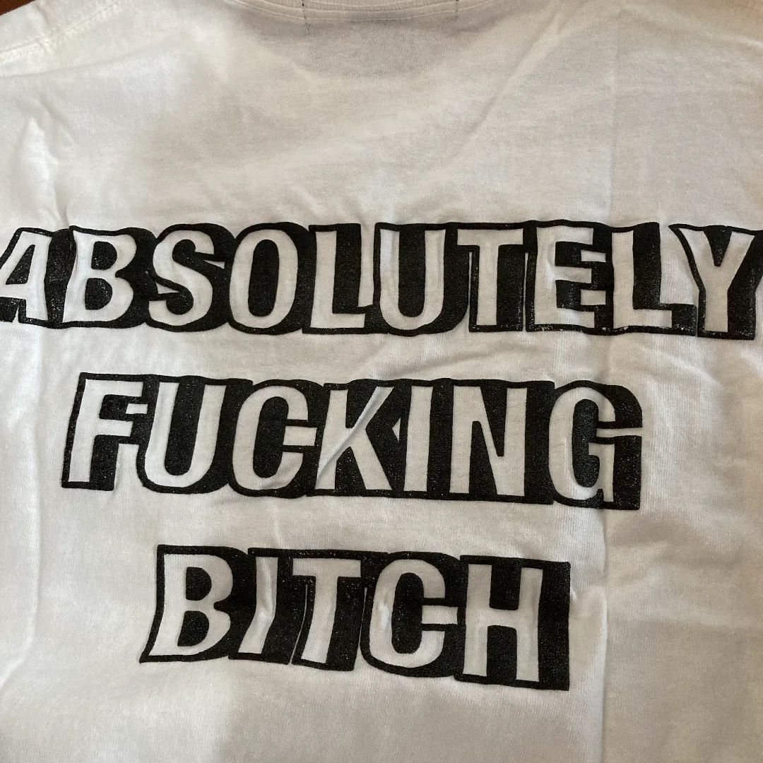 ABSOLUTELY FUCKING BITCH tシャツ - まひろ - メルカリ