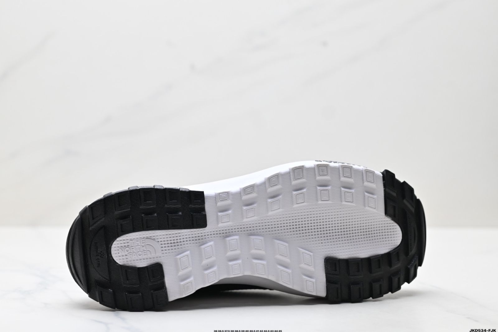 ロートップ ライフスタイルシューズ