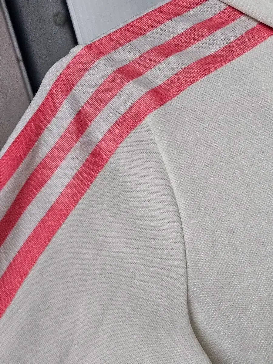 薄ピンク