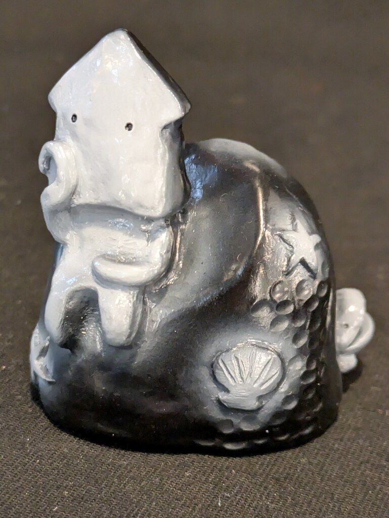 よいこのかいじゅう(そふび)/お人形 カニ かんがえるイカ 黒成形/白