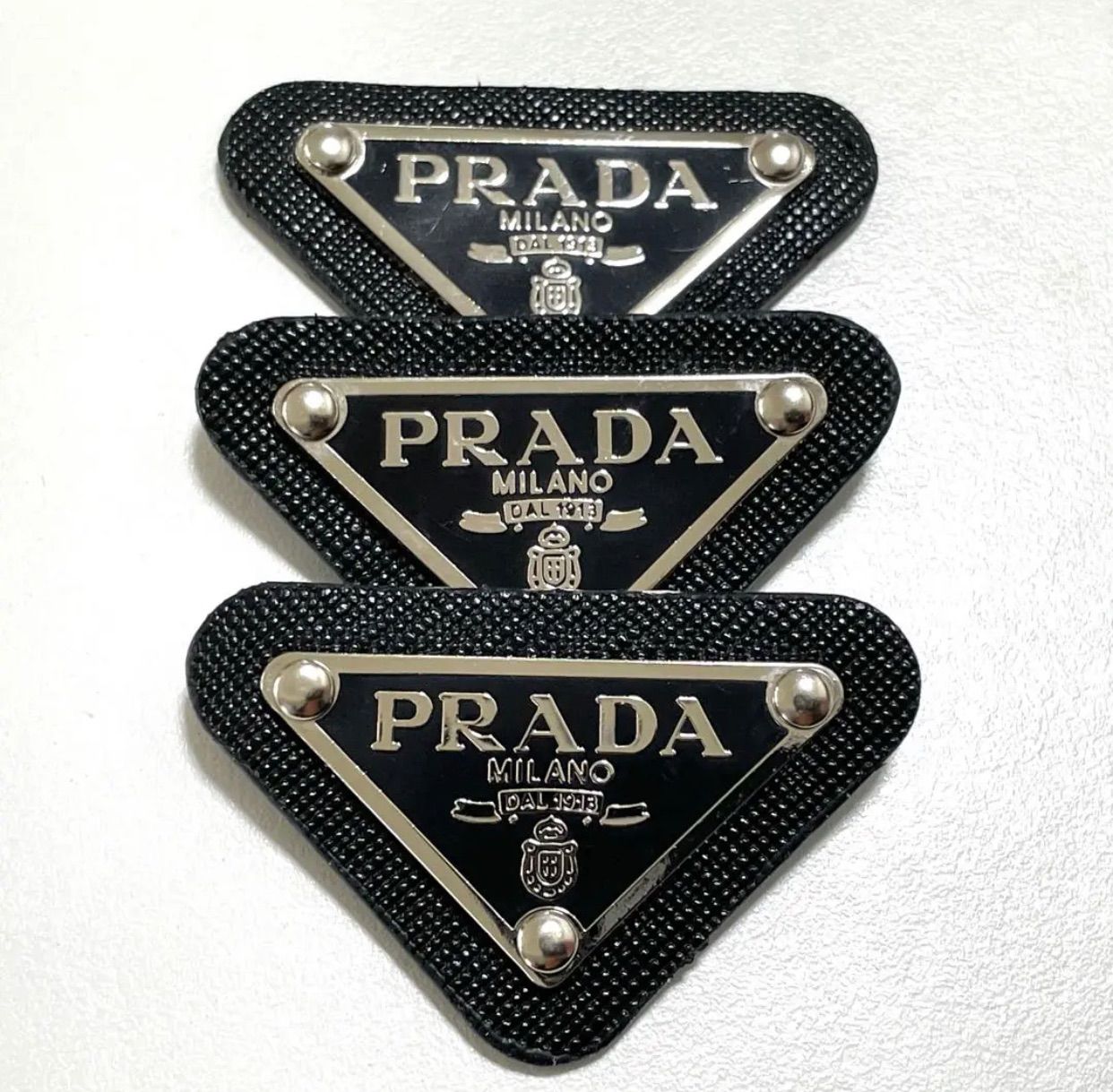 3枚セット ブローチパーツ プラダ PRADA ノベルティ - メルカリ