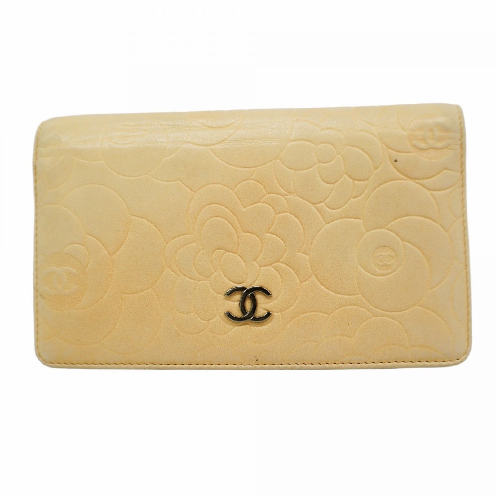 CHANEL シャネル 長財布　カメリア　ラムスキン CHANEL - CHANEL(シャネル) 長財布 カメリア 黒 型押し加工