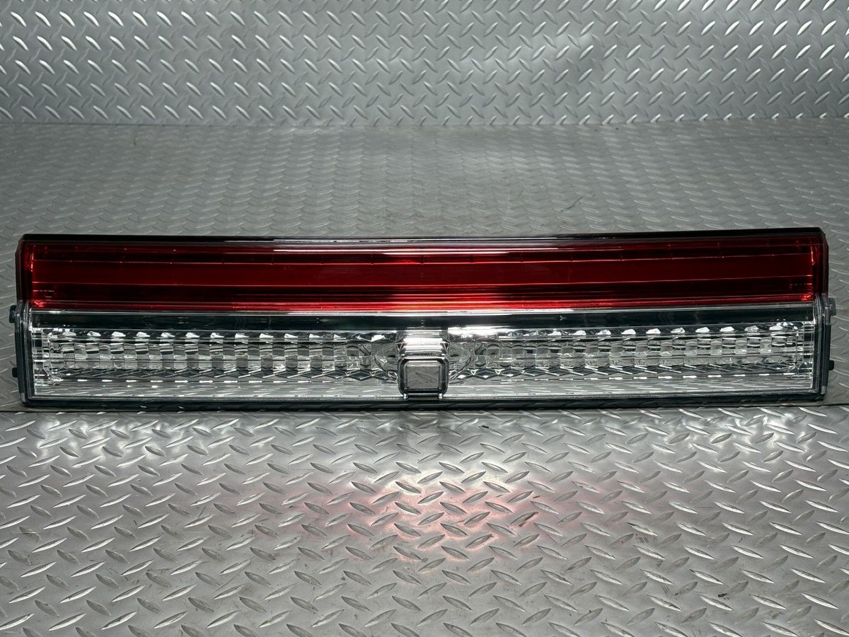 送料無料 新車外し CV1W 三菱 デリカ D 5 現行 純正 リアセンターガーニッシュ 品番IMASEN 1149-227 デリカD5 25080060