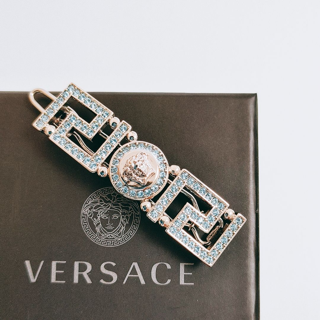 【新品未使用】VERSACE クリスタルヘアクリップ グレカ メデューサ 新品未使用】VERSACE クリスタルヘアクリップ グレカ メデューサ