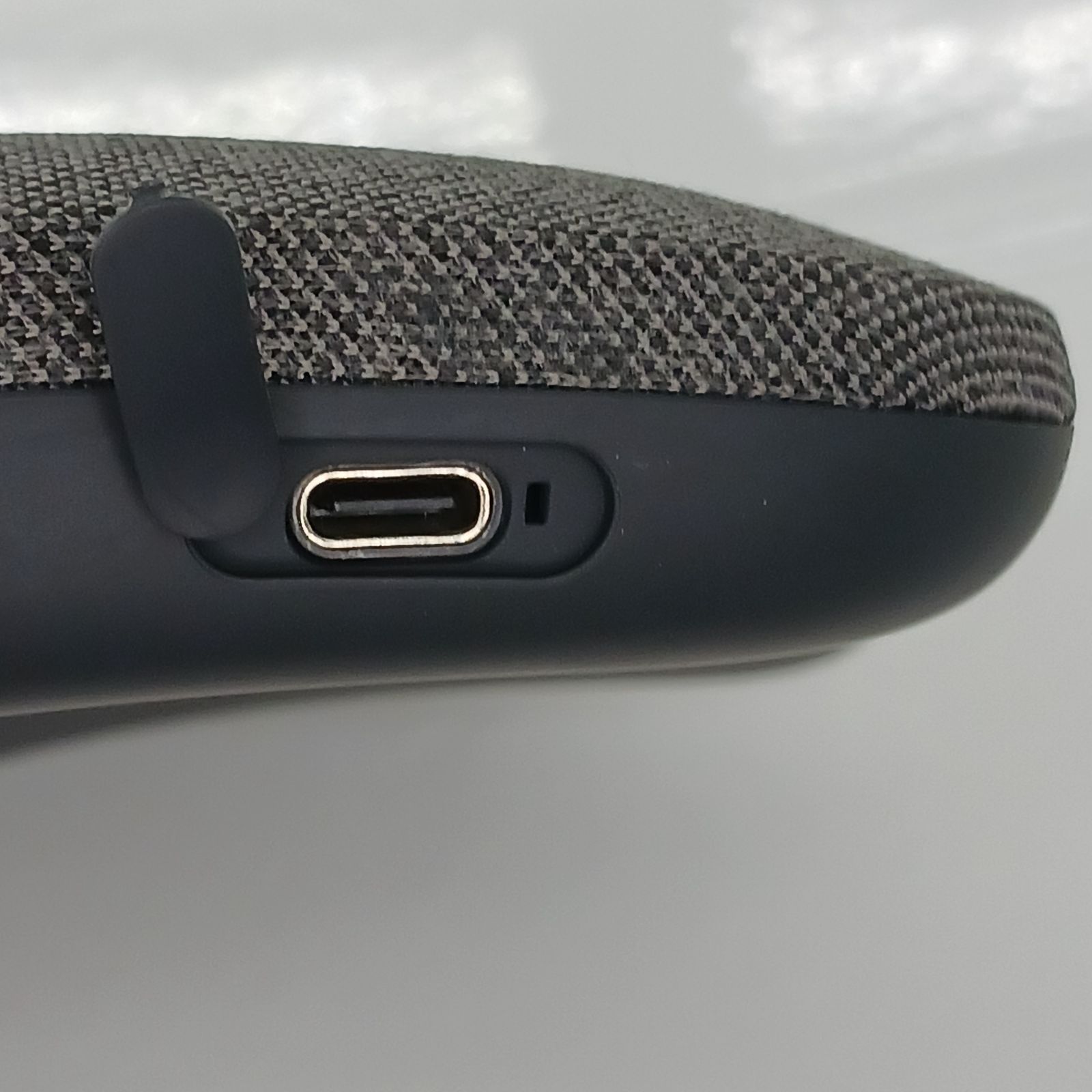 ワイヤレスネックバンドスピーカー SRS