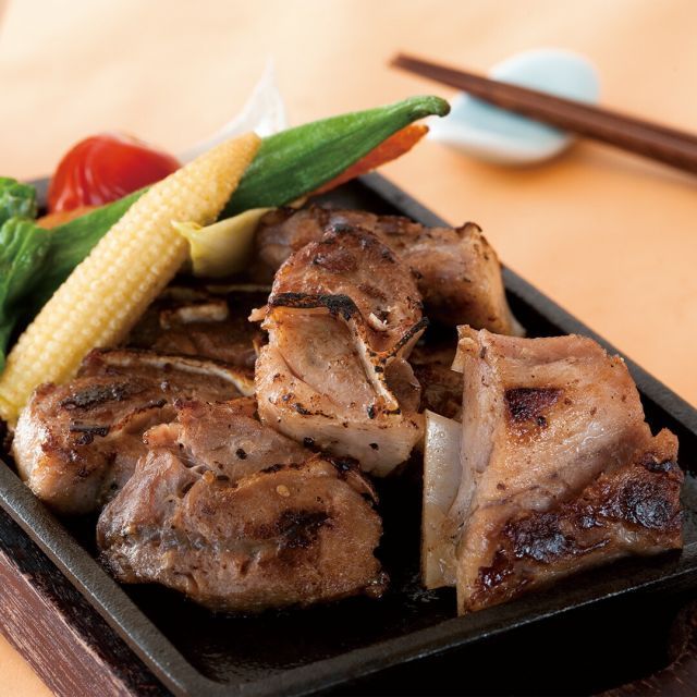 神奈川 三浦三崎 まぐろ骨付カルビ食べ比べ 天然めばちまぐろのカマ肉使用骨付塩カルビ500g 骨付タレカルビ500g 【産直・メーカー直送品】