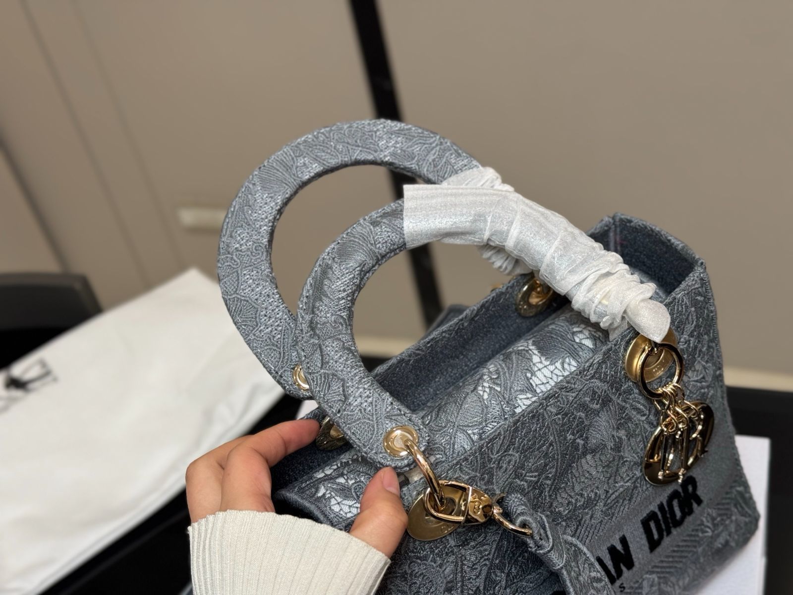 ディオール最新刺繍ストロートートバッグ ノベルティ新品未使用 k01t 最新DIORノベルティトートバッグ 刺繍 かごバッグ 新品未使用