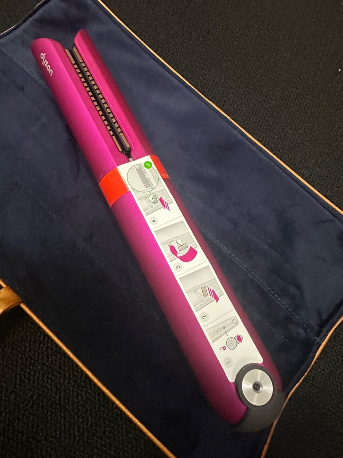 未使用品☆dyson corrale ストレートヘアアイロン HS07 FBN 未使用品☆dyson corrale ストレートヘアアイロン HS07 FBN