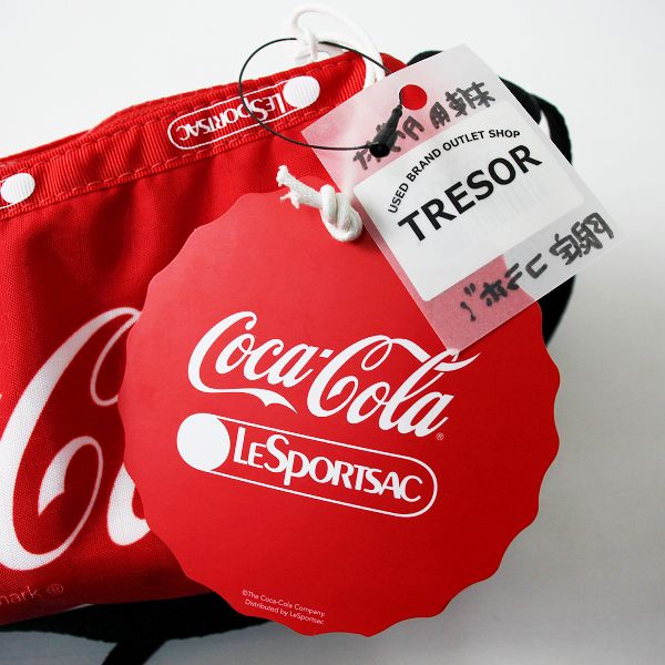 即完売　新品未使用　レスポートサック×コカコーラ社コラボ　ショルダーバッグ レスポートサック「コカ・コーラ」コラボバッグ、ロゴを配した