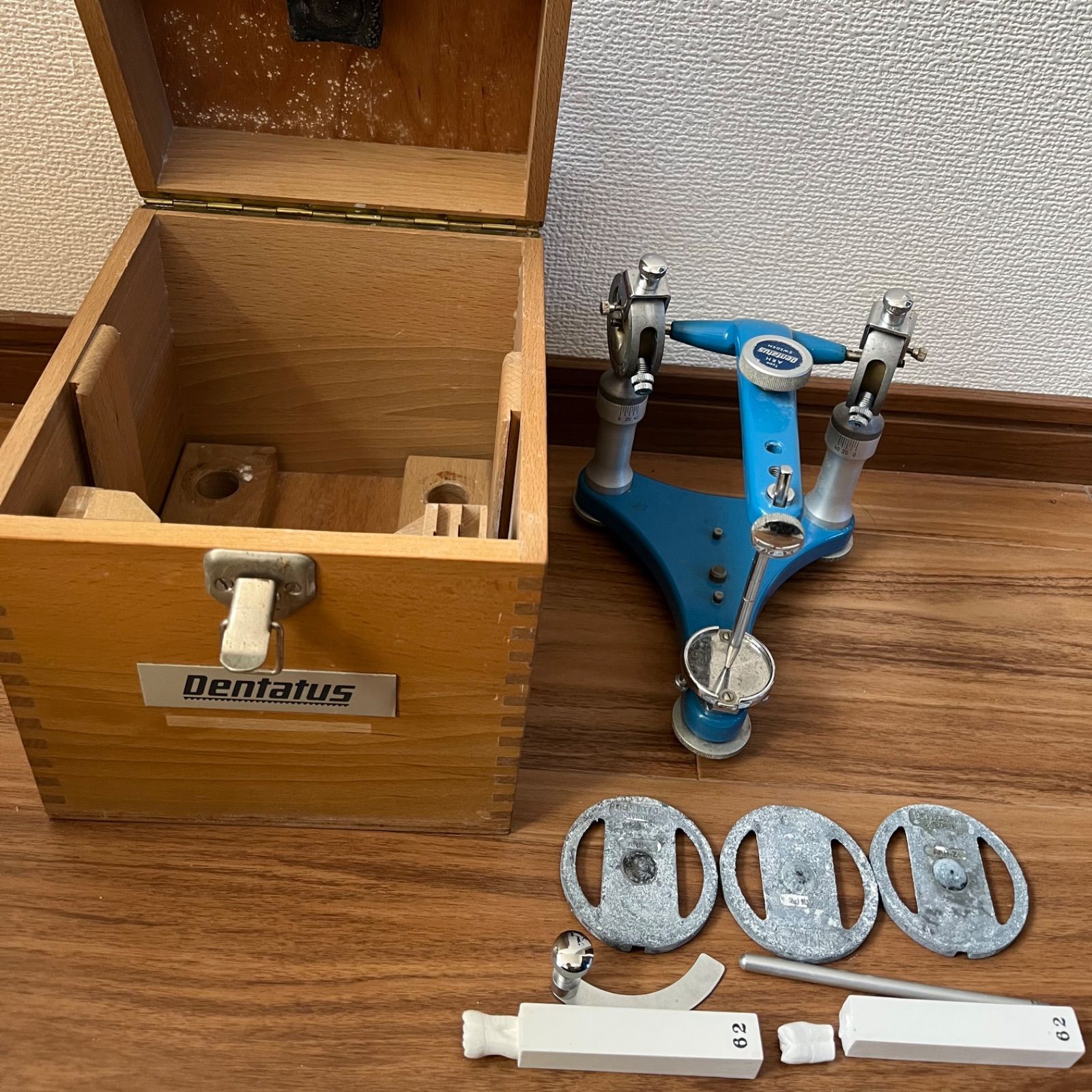 美品！Dentatus社製のARH型の半調節性咬合器(箱入) Dentatus 咬合器 美品！Dentatus社製のARH型の半調節性咬合器(箱入
