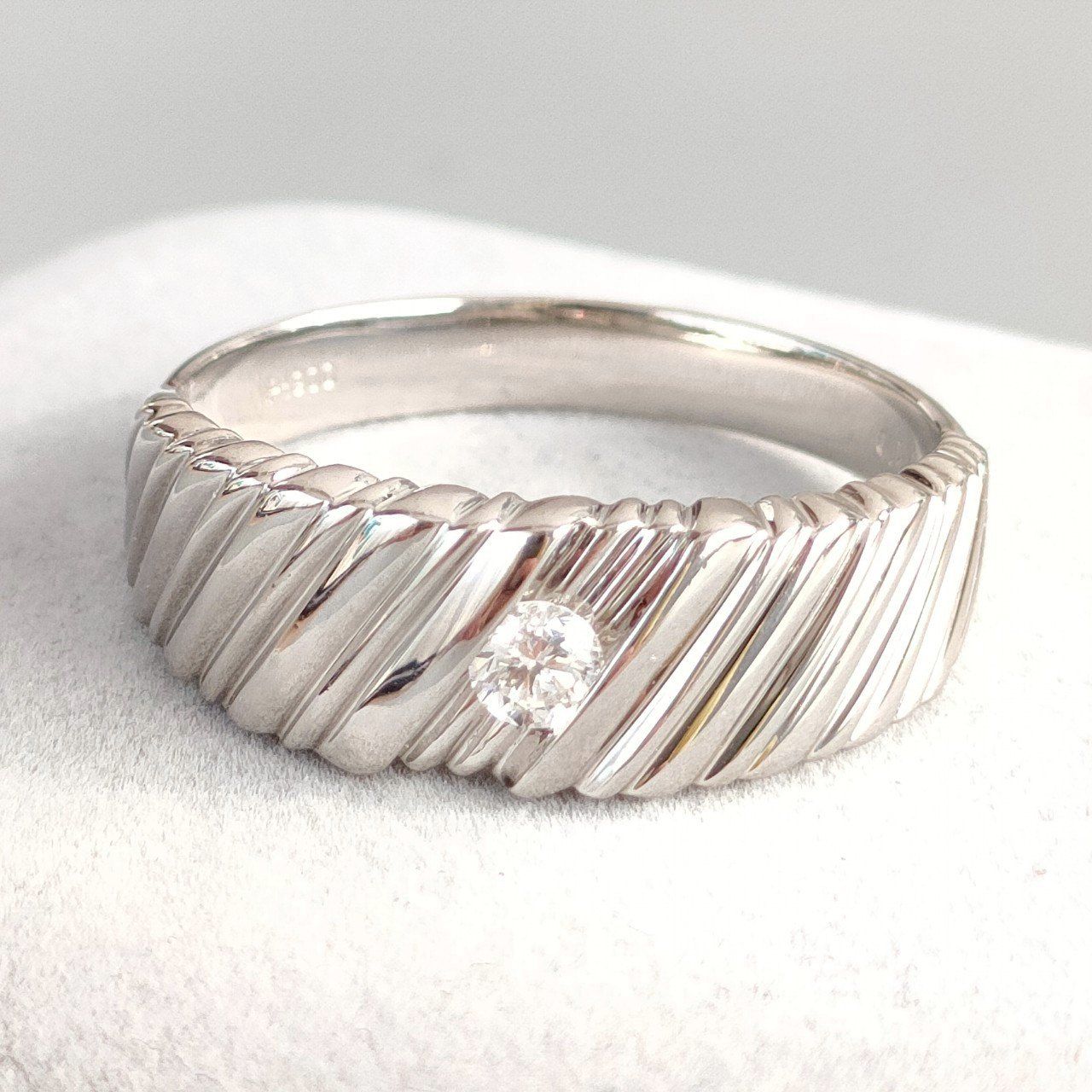 pt900 プラチナ　リング Pt900 プラチナ ダイヤ付リング メンズ 9.67g 24号 C259 - メルカリ