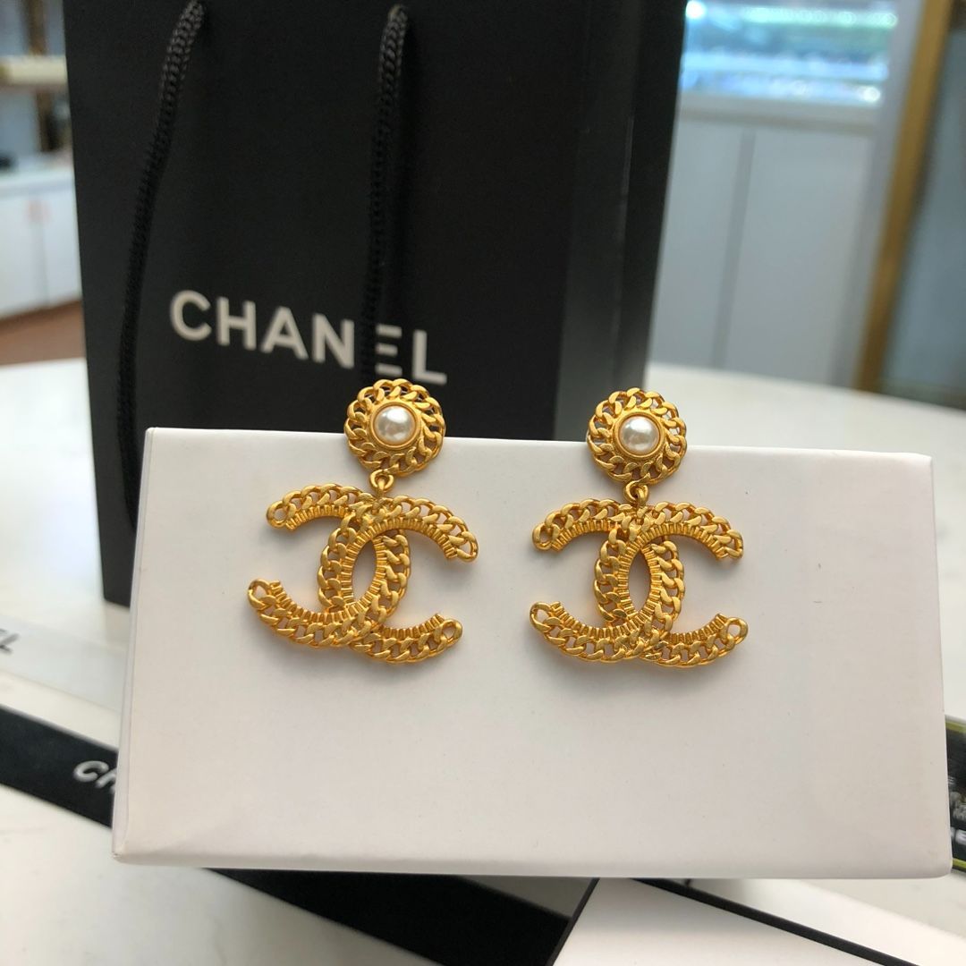 新品未使用】Chanel（シャネル）ゴールド CC ロゴ パール ピアス 