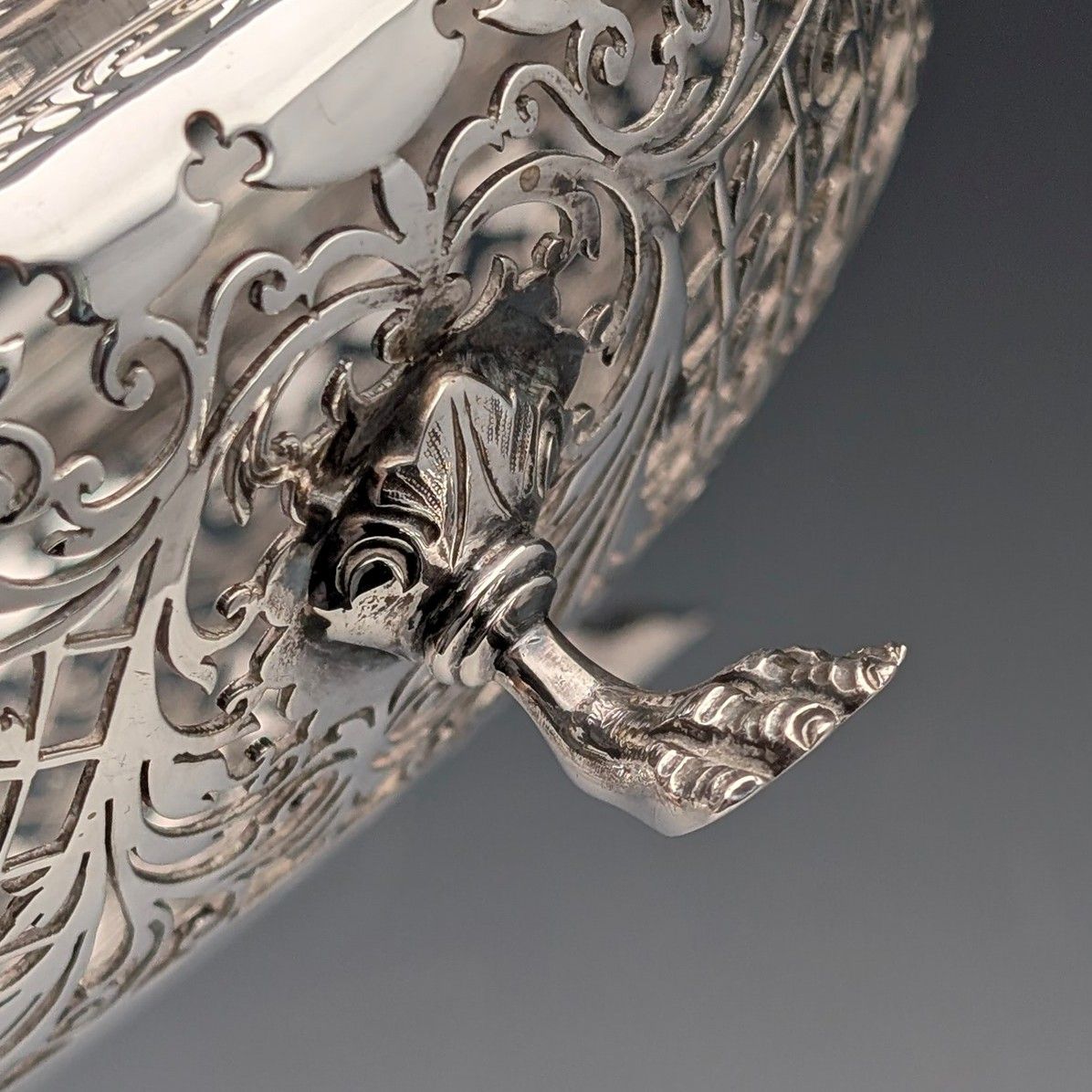 1911年 英国アンティーク ピアス装飾 純銀製 脚付きフルーツボウル 436g Goldsmiths&Silversmiths 1911年 英国アンティーク ピアス装飾 純銀製 脚付きフルーツ
