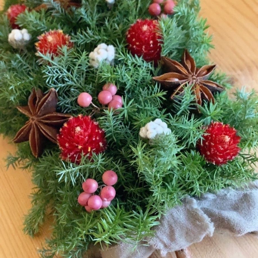クリスマスツリー型スワッグ ドライフラワー - メルカリ