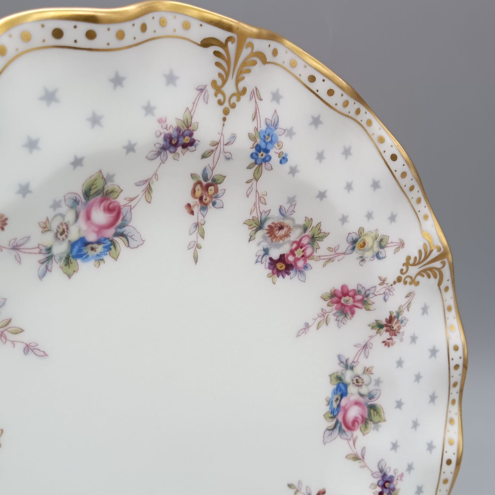 ロイヤルクラウンダービー　ロイヤルアントワネット 20.5cmプレート１枚 Amazon.co.jp: ロイヤルクラウンダービー (ROYAL CROWN DERBY