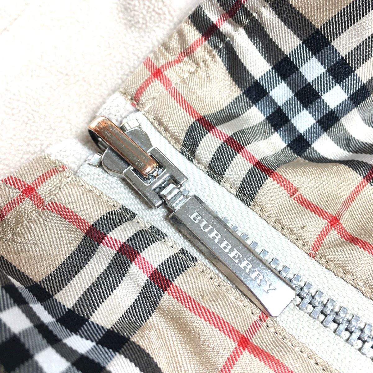 BURBERRY ノバチェック ナイロンベスト リバーシブル ブラック M BURBERRY ノバチェック ナイロンベスト リバーシブル ブラック M