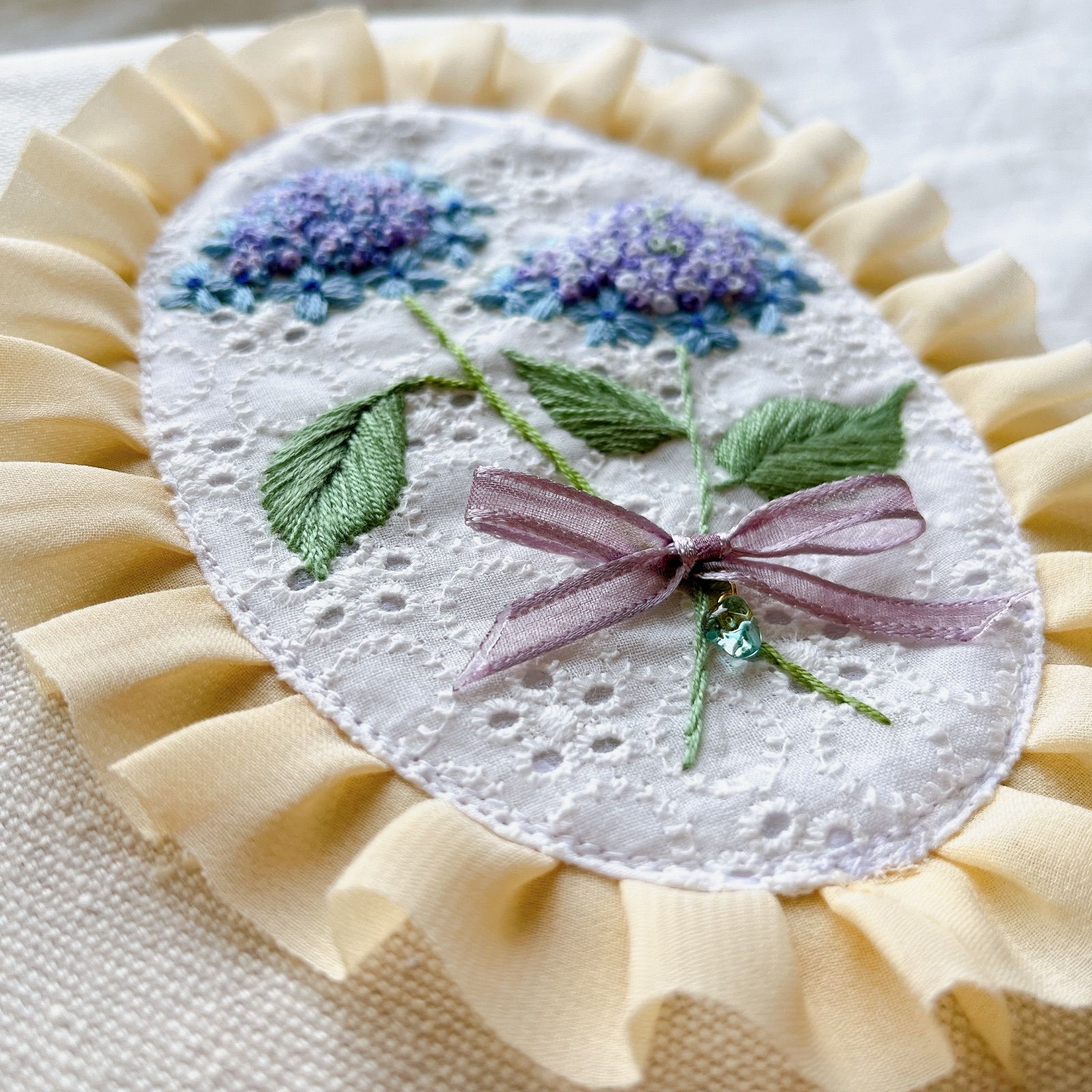 単行本size❁ハンドメイド手刺繍ブックカバー⑥ - メルカリ