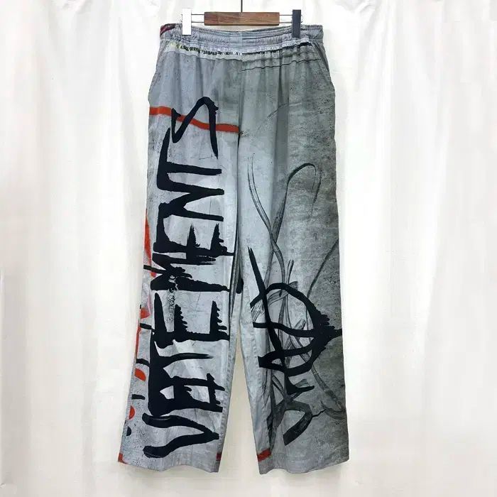 ヴェトモン グラフィティ プリント パンツ