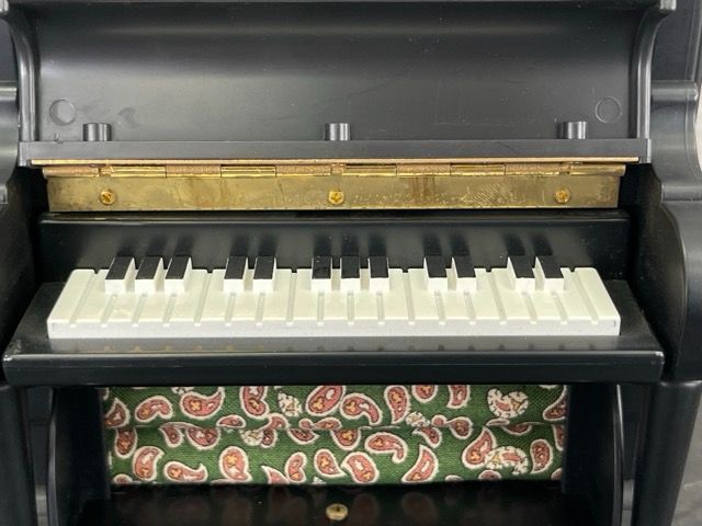 DISCRETION ピアノ型オルゴール ジュエリーBOX 宝石箱　小物入れ DISCRETION アクセサリーボックス 〜 ピアノ オルゴール 黒 Discretion