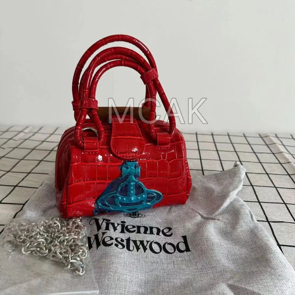 美品 Vivienne Westwood ヴィヴィアン ウエストウッド ハンドバッグ ミニショルダーバッグ トートバッグ ブラック レディース  ファッション