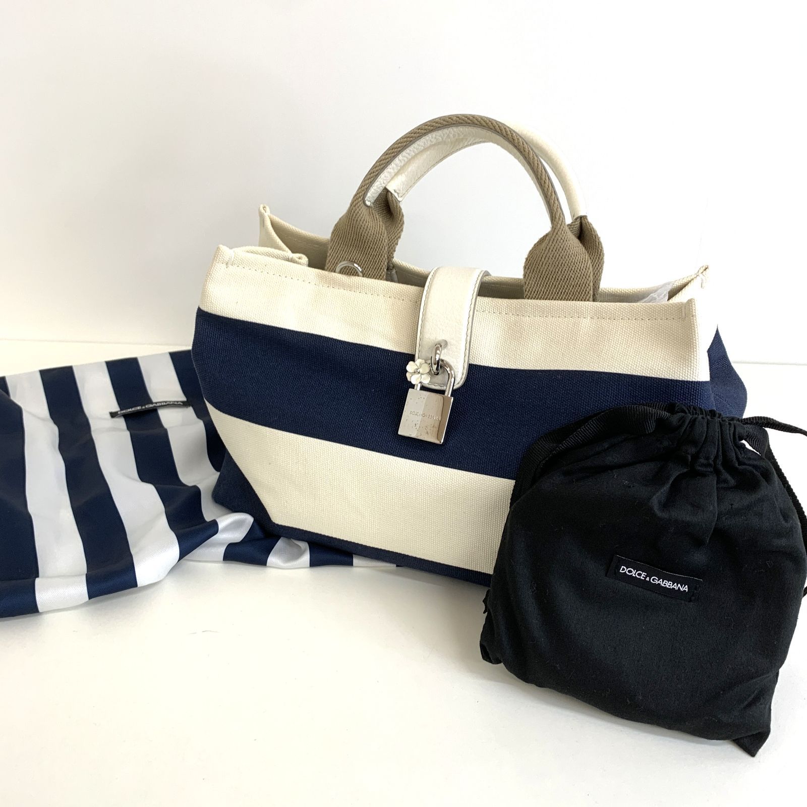 シャネル ココマーク チャーム　パリビアリッツ シルバーCHANEL CHANEL シャネル パリビアリッツ ココチャーム シルバー金具 【公式通販】