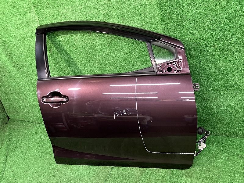 アクア NHP10 右フロントドア S アサヒ M2H3U 67001-52590 9AH