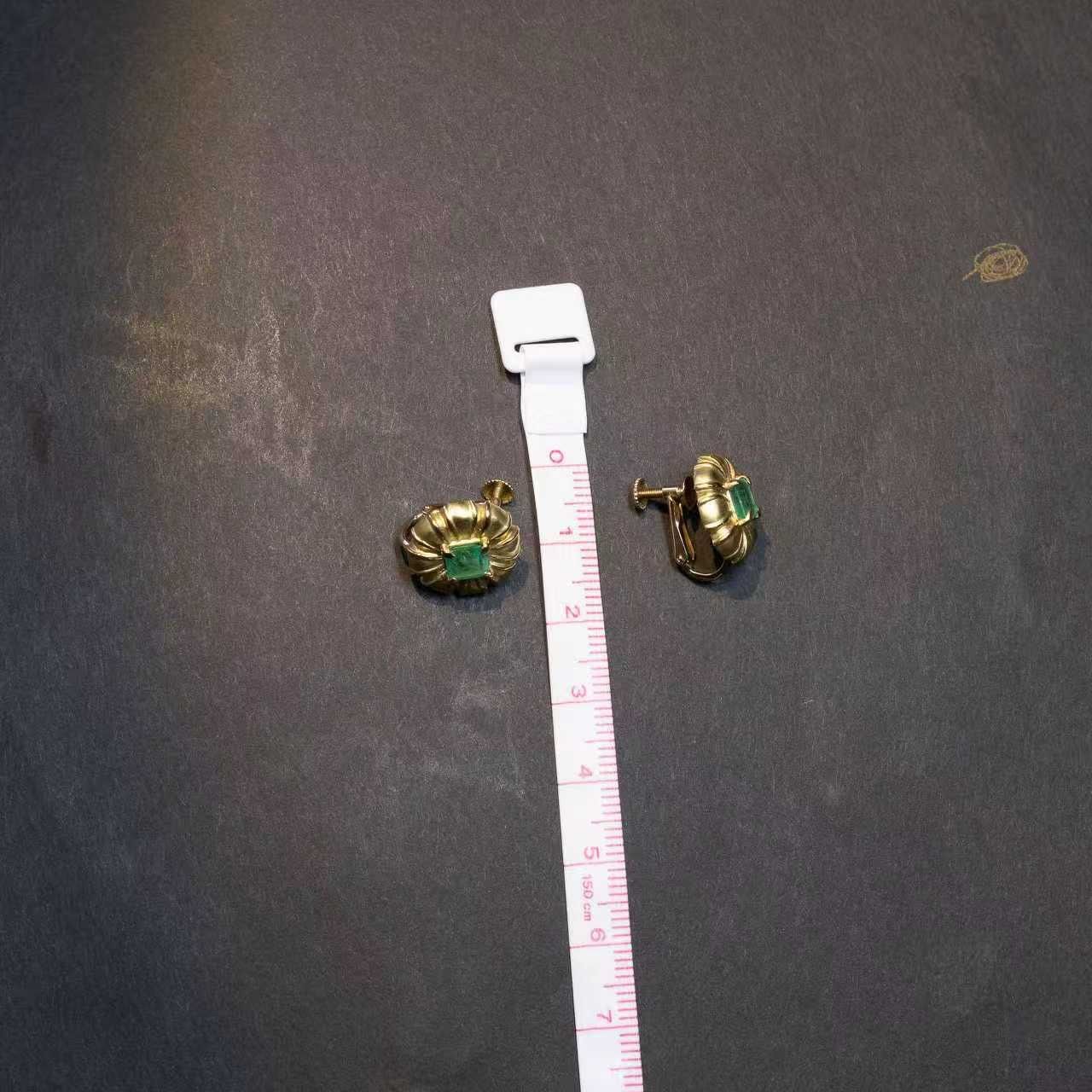 エメラルド0.68ct 0.61ct