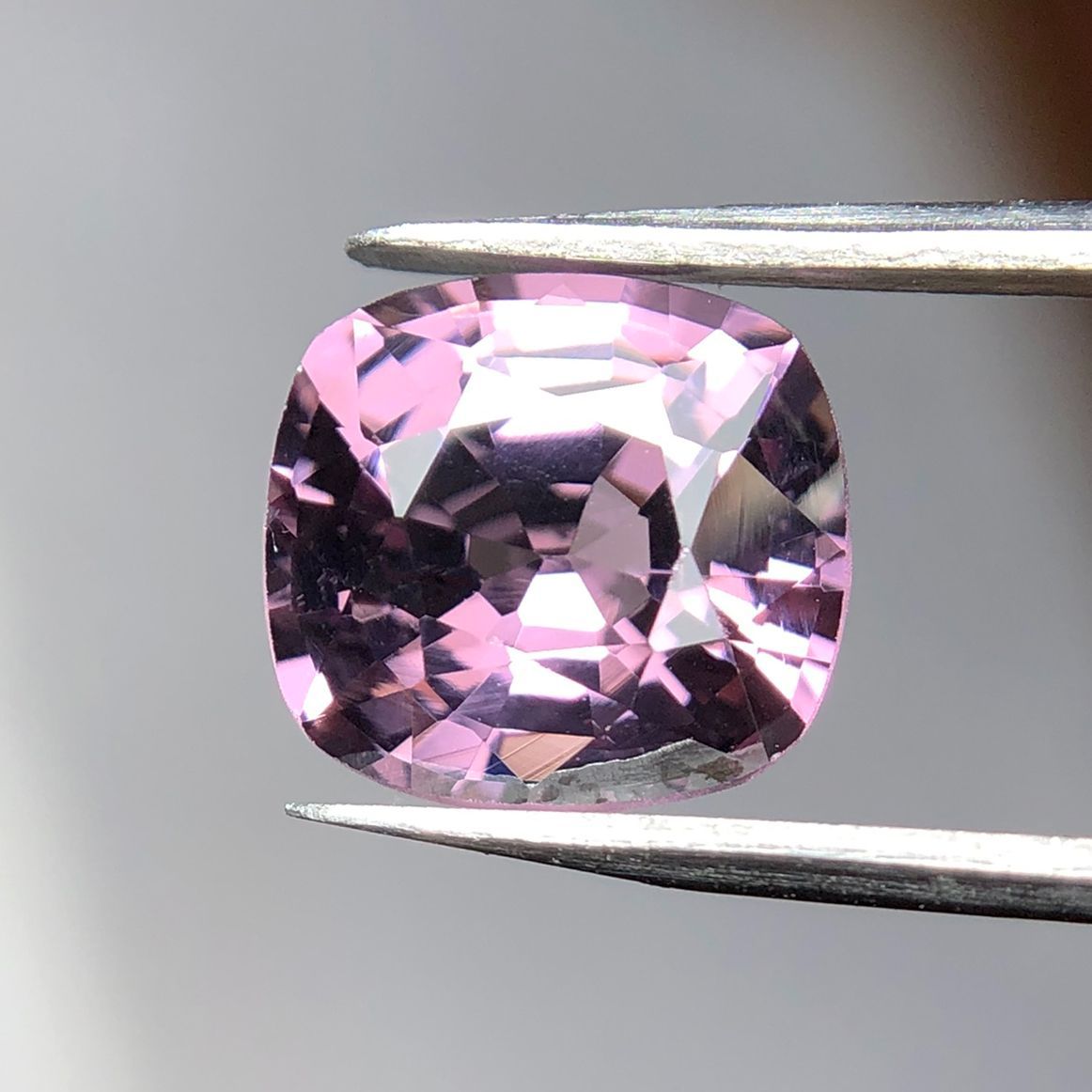 ソ付 パープル ピンク スピネル 1.648ct ルース クッション - CheReine