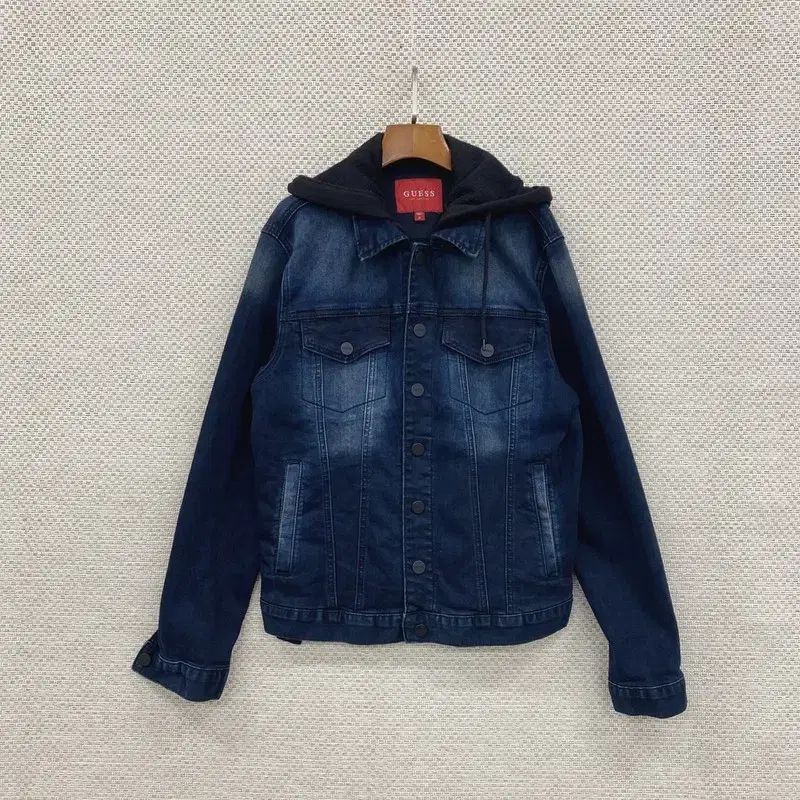【雷市場（ポンジャン）商品韓国直送】 GUESS(ゲス) カジュアル フード デニム デニムジャケット 95 S05106