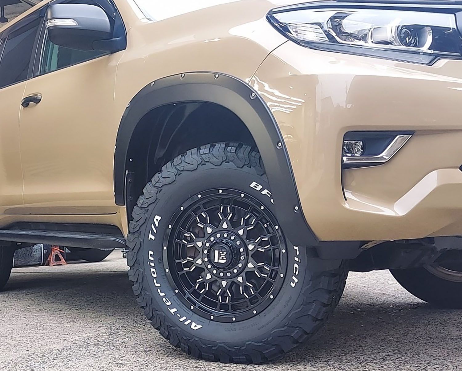 即納 国産スタッドレス LEXXEL PreDator ランドクルーザー300系 ランクル300 YOKOHAMA アイスガード SUV G075 265/65R18 18インチ