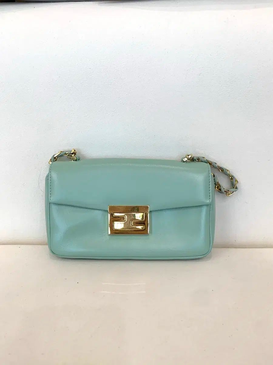 FENDI フェンディ ミント バゲット チェーンバッグ